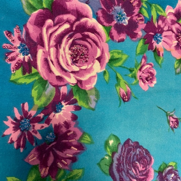 PRICE DROP! Chaudry Soft V-Neck Floral Embellished  Top  - Women's Large - Picture 8 of 12